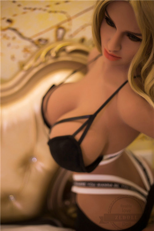 silicone-sex-doll-145cm-chloe03.jpg